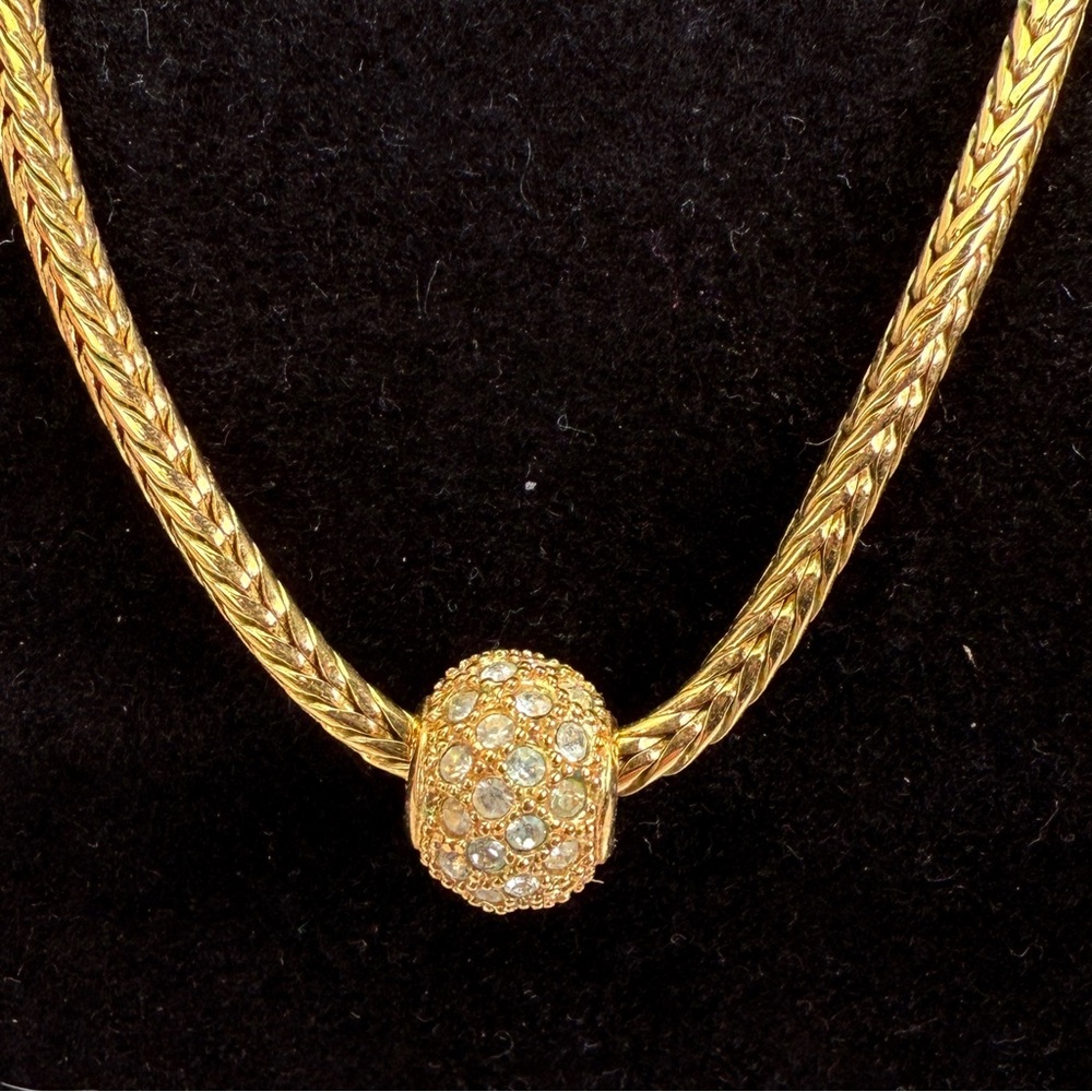 Elegant Goldtone Necklace with Crystal Accents - Picture 4 of 8
